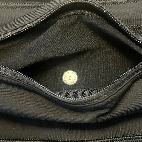 Like New Lululemon Speed Up HR Lined Short 2.5" - Picture 3 of 3